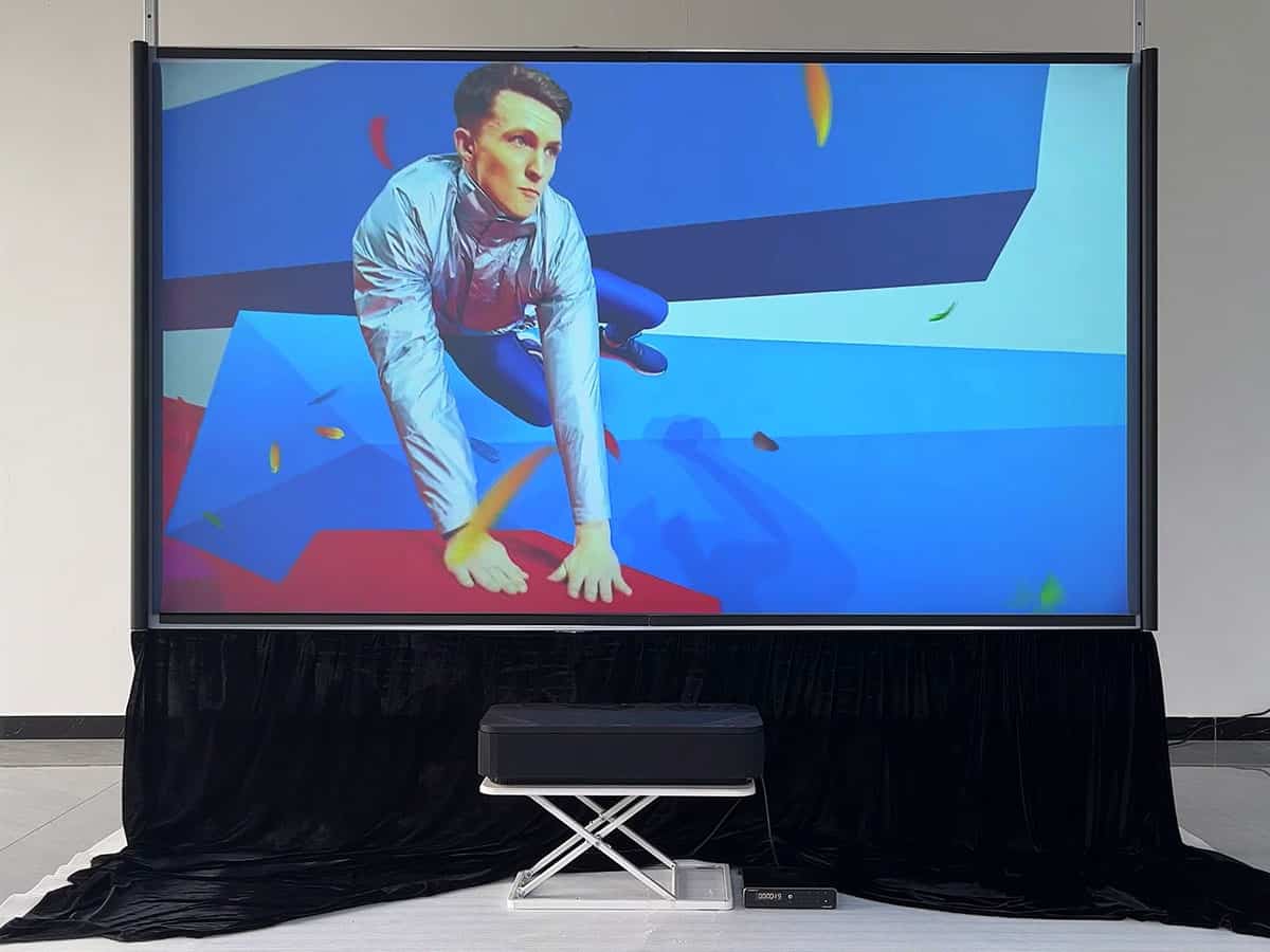 Elite ProAV Unveils its Newly Designed Portable Ceiling Light Rejecting Projector Screen